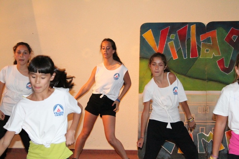 Village Camps International Summer Camp Leysin, Switzerland 2026-07-14 https://www.villagecamps.com/journals_admin/images/687-21-PromNight (60).jpg